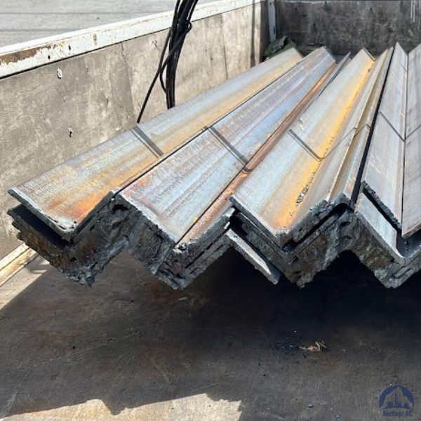 Уголок гнутый равнополочный 100х100х5 мм ст. 3сп / 3пс ГОСТ 19771-93